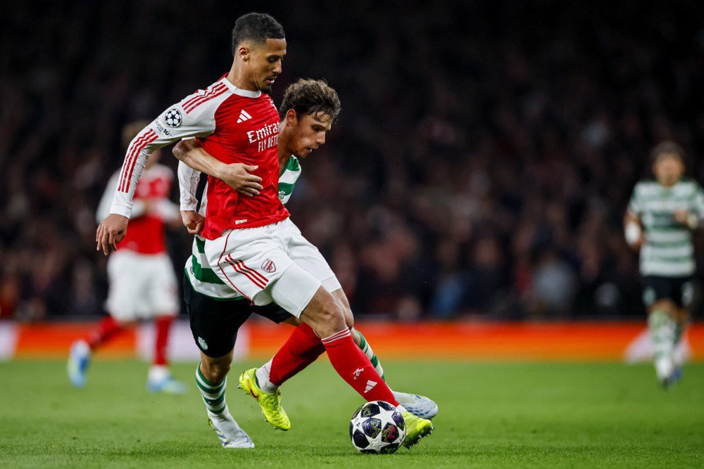 Cаліба закриває м'яч корпусом