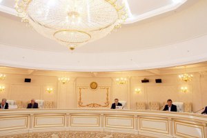 Переговоры в Минске продолжаются уже три часа
