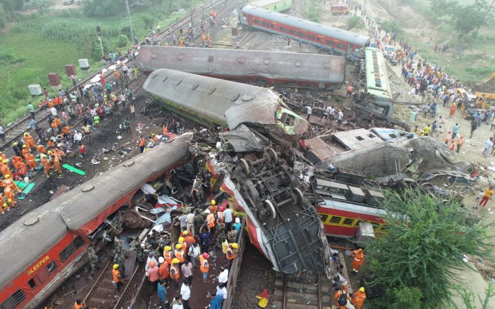 ​Залізнична катастрофа в Індії: кількість жертв сягає декількох сотень