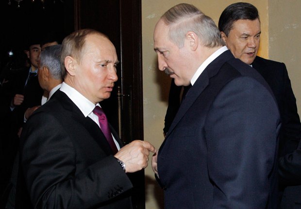 Лукашенко и Путин научились управлять своей диктатурой. Виктор Федорович - на ранних этапах уверенного пути