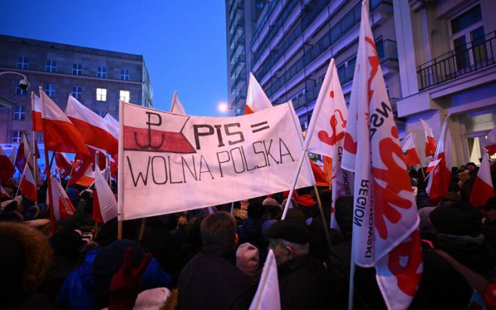 У Польщі відбулися протести проти реформи ЗМІ та ув'язнення ексміністра