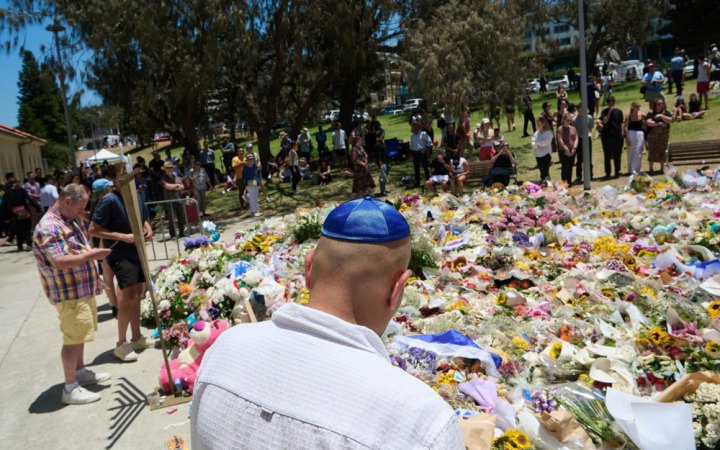 Нападнику зі сіднейського пляжу висунули 59 обвинувачень, зокрема у вбивстві та тероризмі