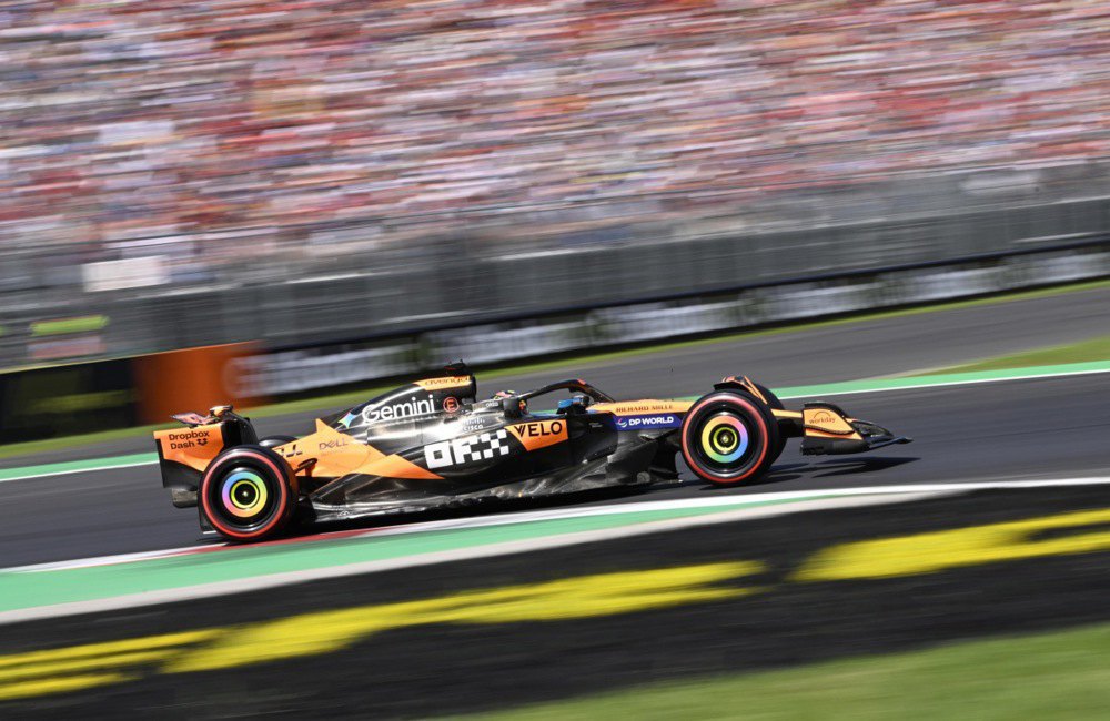 Оскар Піастрі під час гонки