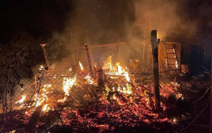 З-під зруйнованого авіаударом будинку у Новоданилівці на Запоріжжі дістали тіло загиблого чоловіка