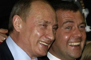 ​Медведев не считает Путина авторитарным политиком