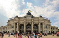 З Одеського вокзалу через неправдиве повідомлення про мінування евакуювали 2,5 тис. осіб