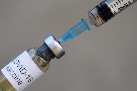 Ще одна компанія призупинила випробування вакцини від ковіду через хворобу учасника-добровольця  