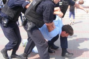 "Беркут" розігнав наметове містечко на захист української мови в Черкасах