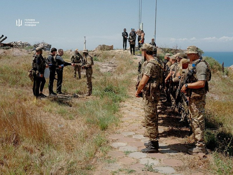 Буданов на Зміїному