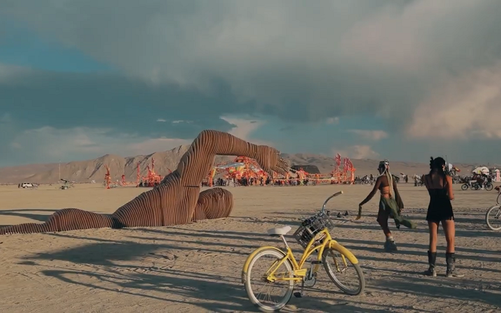 У прокат виходить документальний фільм «Замки на піску» про українців на Burning Man