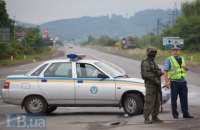 На блокпосту в Донецкой области задержаны 2 автомобиля с 200 тыс. гривен и гранатами