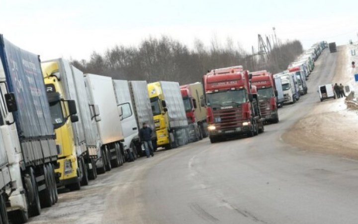 До Латвії не пустили 152 вантажівки з номерами РФ та Білорусі