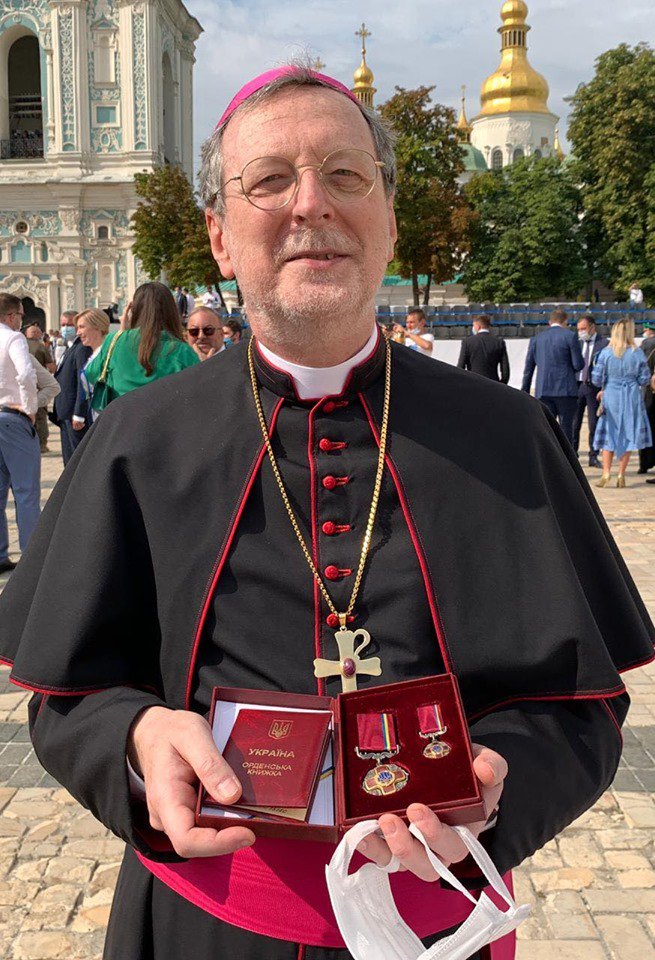 Архиєпископ Клаудіо Ґуджеротті був Апостольським Нунцієм в Україні з 13 листопада 2015 року по 4 липня 2020 року