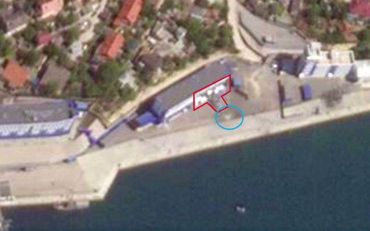 З'явилися супутникові знімки з місця удару по російському ракетоносію "Циклон" у Криму