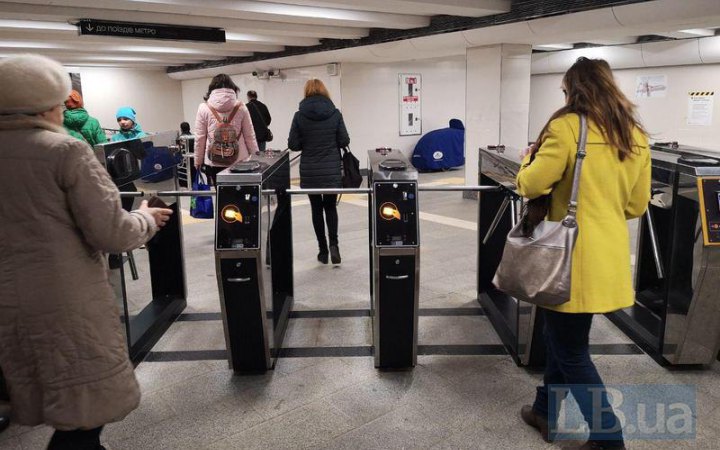 Через технічний збій у метро Києва призупиняли продаж паперових квитків