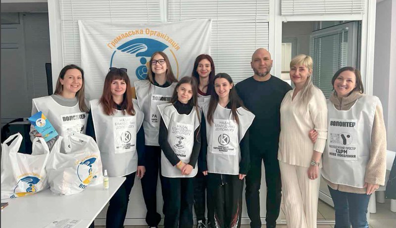 Марина Шевченко з волонтерами