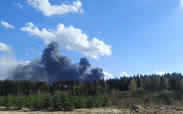 У Росії лунають вибухи на одному із найбільших складів боєприпасів