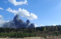 У Росії лунають вибухи на одному із найбільших складів боєприпасів
