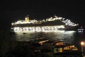 ​На тонущем итальянском лайнере пребывают украинцы - МИД