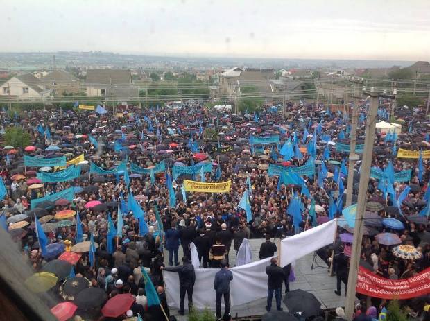 Траурный митинг крымских татар в Симферополе в 2014 году