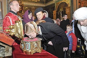 Афонські мощі привезуть до Києва за підтримки Януковича?