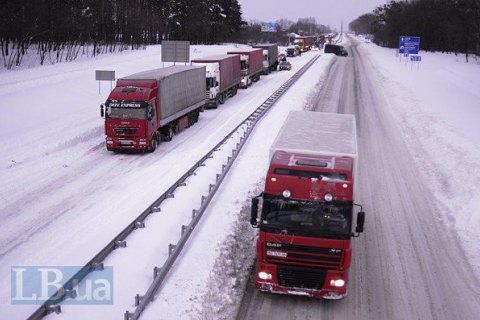 На дорогах Западной Украины ограничили движение из-за снега (обновлено)