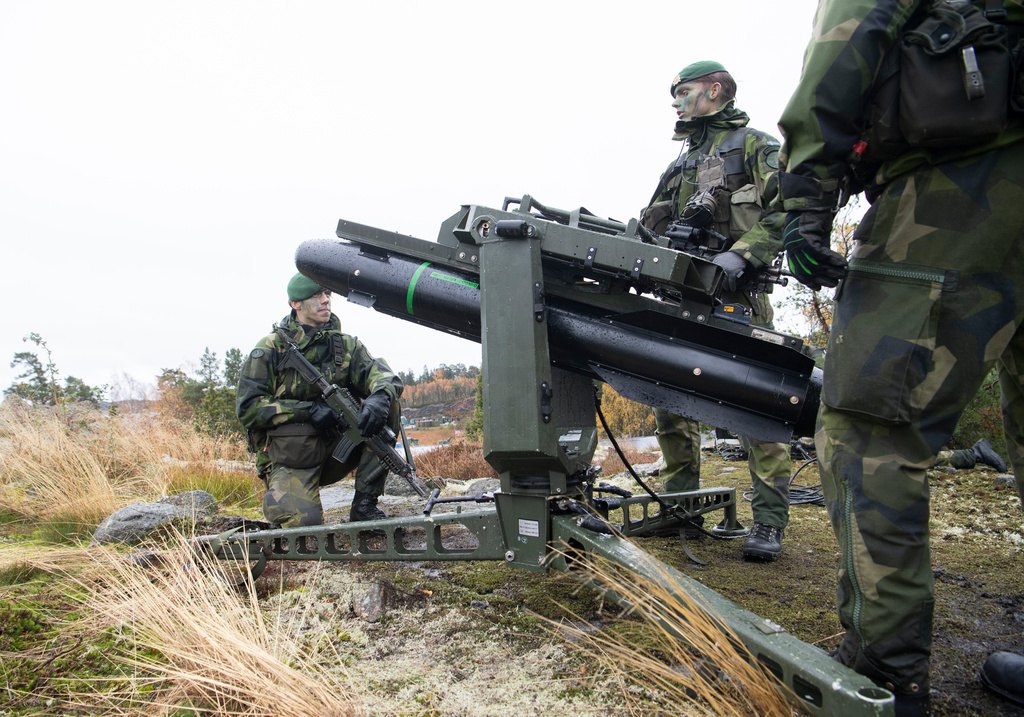 Шведський легкий переносний протикорабельний ракетний комплекс малої дальності <i>RBS 17</i>. В Україні комплекс також використовують по наземних цілях