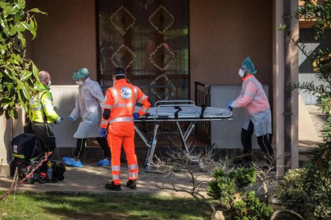 В Італії за добу від коронавірусу померли майже 200 людей