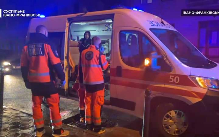 В Івано-Франківську пролунали вибухи в районі вокзалу. Є загиблий (оновлення)