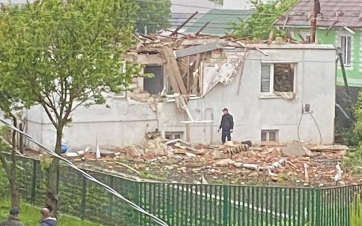 ​На Хмельниччині внаслідок російських обстрілів постраждали чотири підприємства і житлові будинки