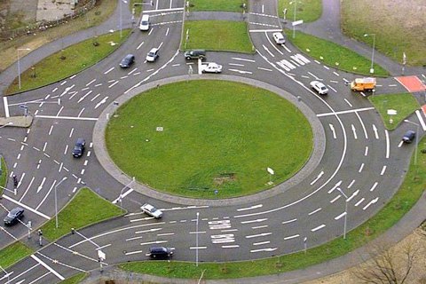 Кабмін вніс зміни в правила проїзду перехресть з круговим рухом
