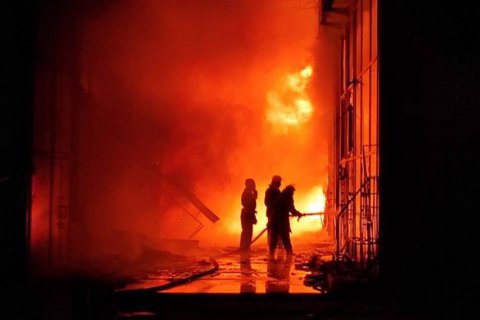 ​В Харькове горел торговый центр "Барабашово", огонь уничтожил 25 павильонов