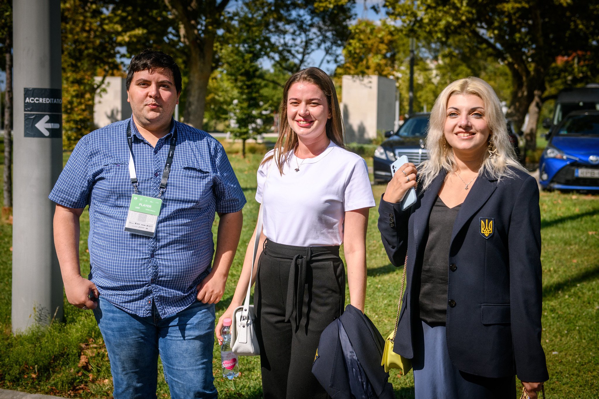 Українці Володимир Онищук (ліворуч), Наталія Букса (по центру) і Євгенія Долуханова у Будапешті, Угорщина.