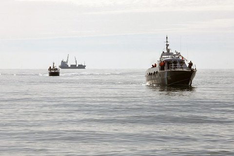 Северокорейское судно захватило российскую яхту в Японском море