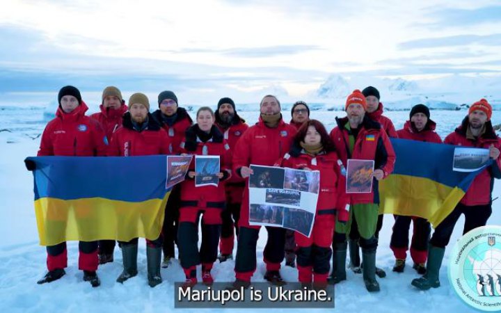 Українські полярники підтримали захисників Маріуполя