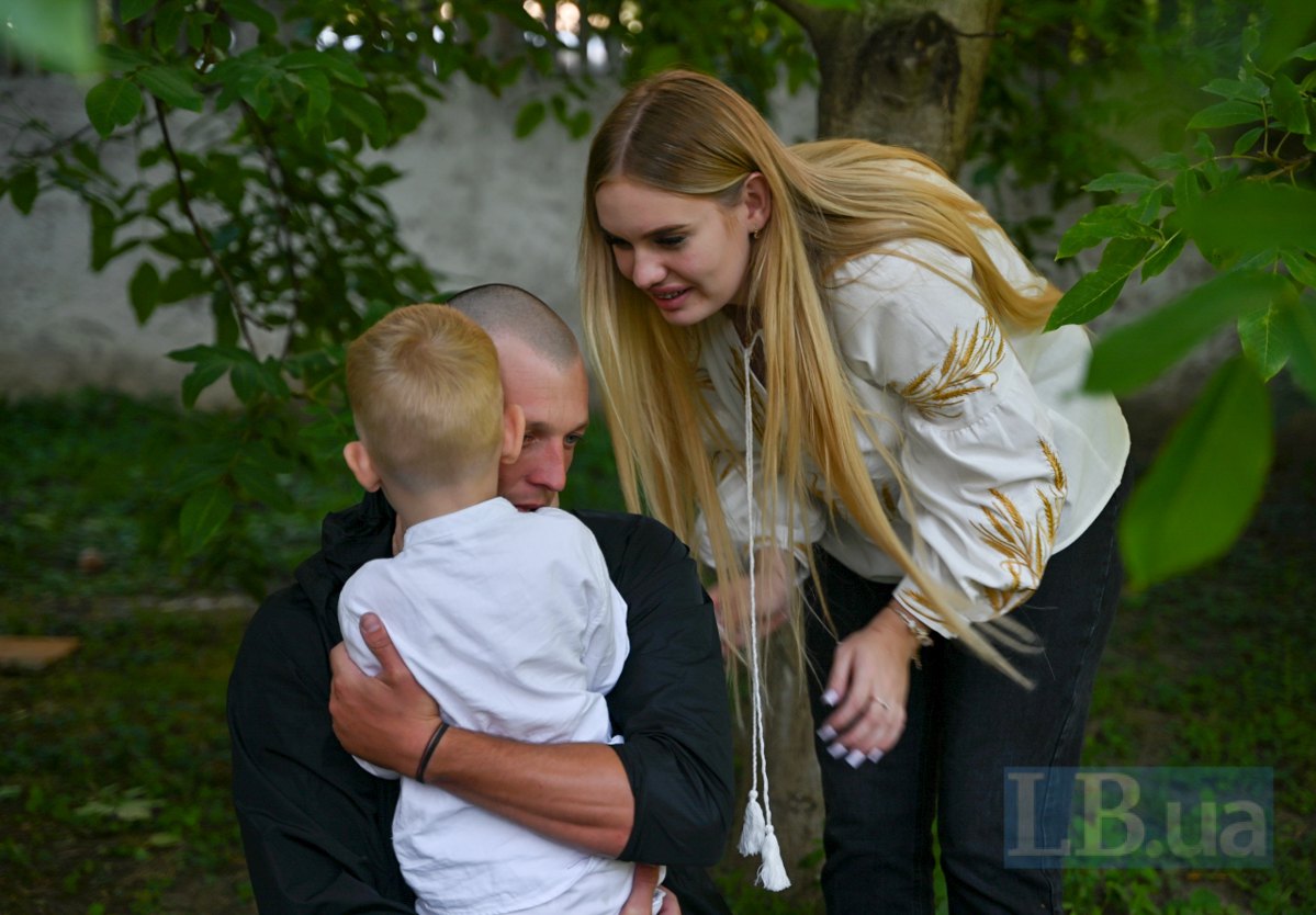 Зустріч Владислава з дружиною Віолетою і сином Давидом