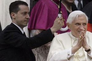 Бывший дворецкий Бенедикта XVI молит о прощении