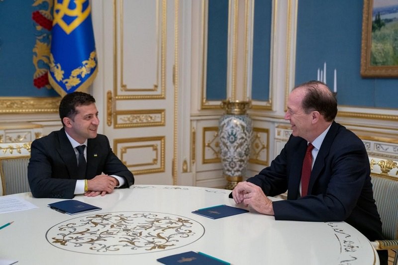 президент Украины Владимир Зеленский и глава Всемирного банка Дэвид Малпасс 