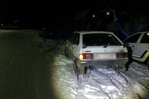 В Одесской области две 18-летние девушки катались на санях, привязанных к машине и попали в ДТП