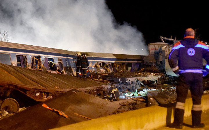 Кількість загиблих у залізничній аварії в Греції сягнула майже 40 осіб, міністр транспорту подав у відставку
