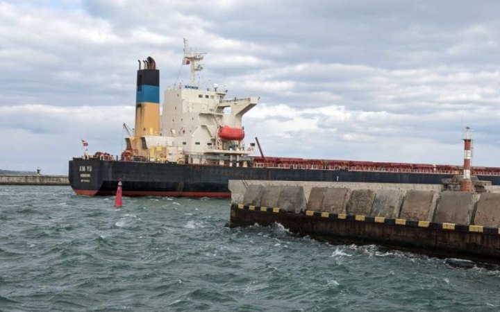 З Одеси вранці вийшло останнє перед дедлайном судно у рамках “зернової угоди” , − Reuters