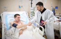 ​Зеленський відвідав у Дніпрі поранених військових і вручив державні нагороди