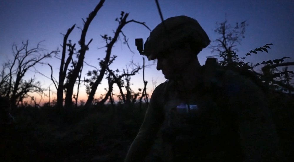 Кадр з фільму «2000 метрів до Андріївки».