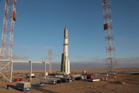 Запуск російської ракети з американським супутником перенесли через сміття