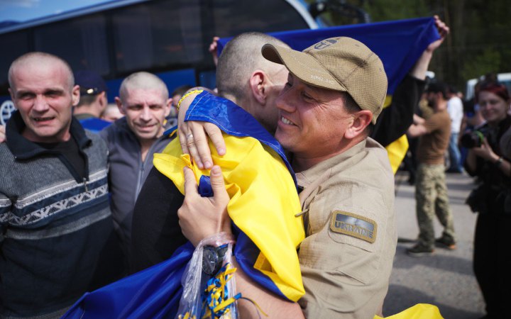 Головне за п'ятницю, 23 травня: обмін полоненими, удар балістикою по Одесі, 150 боєзіткнень 