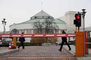 ​В парламент Польши пронесли три килограмма взрывчатки