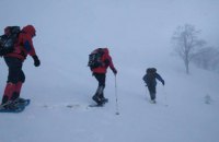 У Карпатах випав метр снігу, туристів просять утриматися від походів на високогір'я