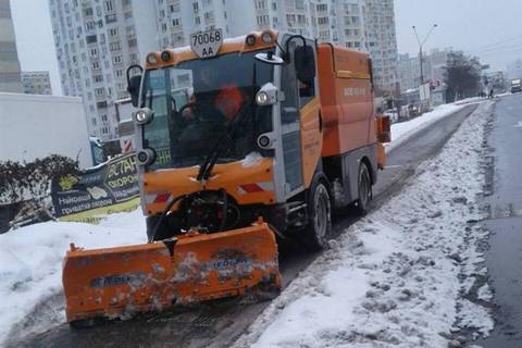 У Києві на прибирання снігу виїхали 382 одиниці техніки