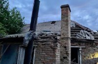 Уночі росіяни обстріляли Дніпропетровщину: у Нікополі пошкоджені будинки, санаторій і підприємства