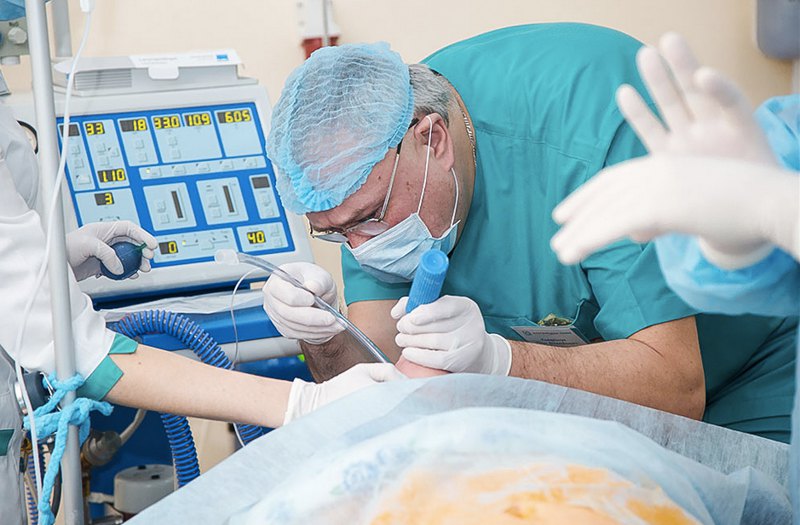 Анестезіолог за роботою